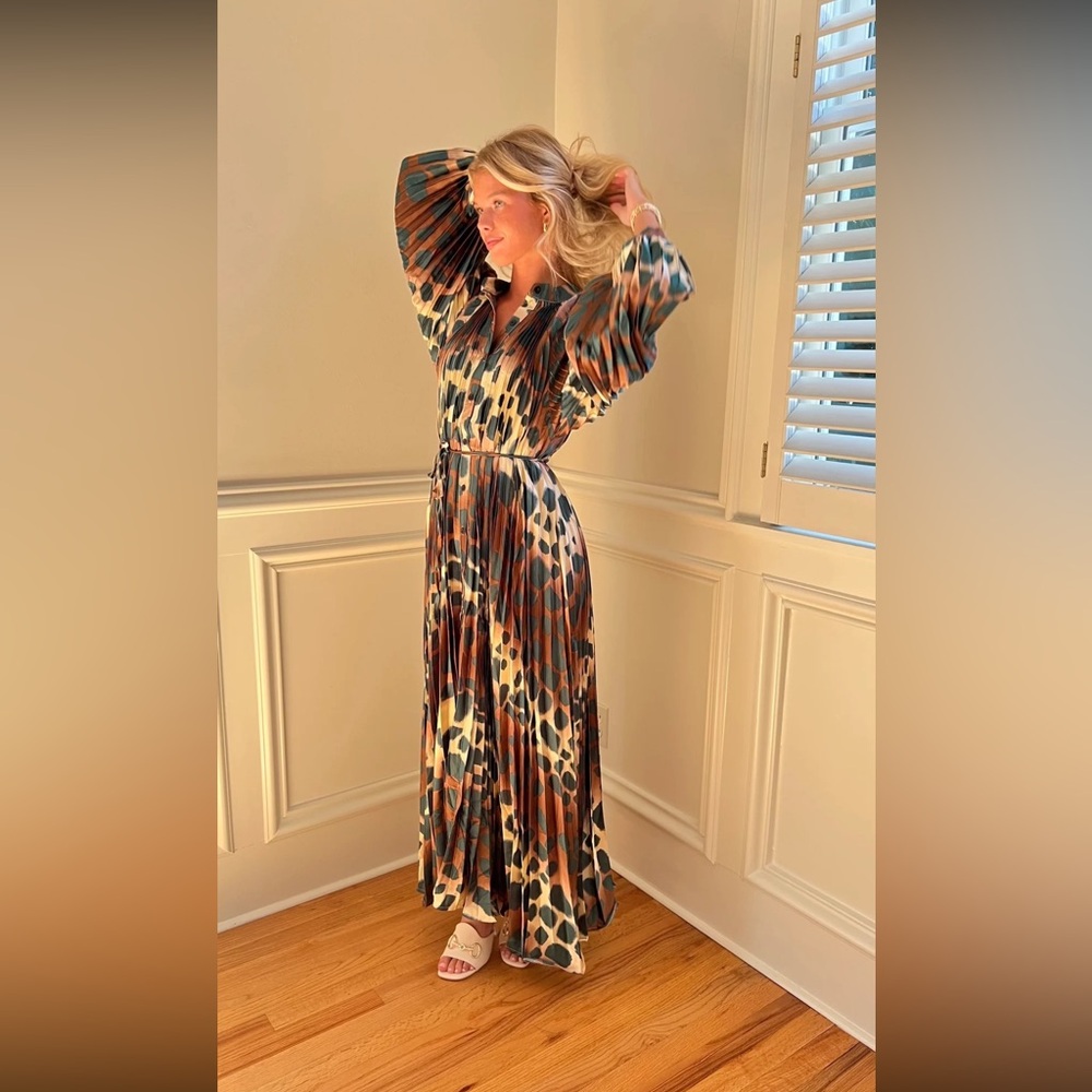 Green Modest Leopard Cheetah Print Pleated Long-Sleeve Maxi Relaxed Fit Dres M-L - Picture 2 of 16